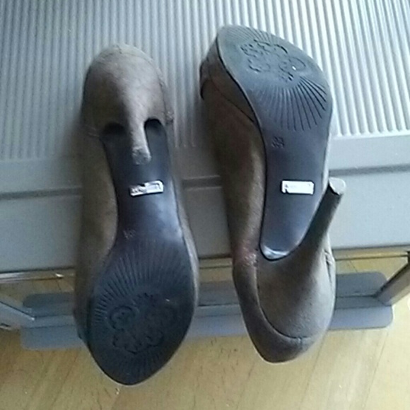 SALE SUEDE Pumps with buckle at toe 9 1/2 - Picture 3 of 3